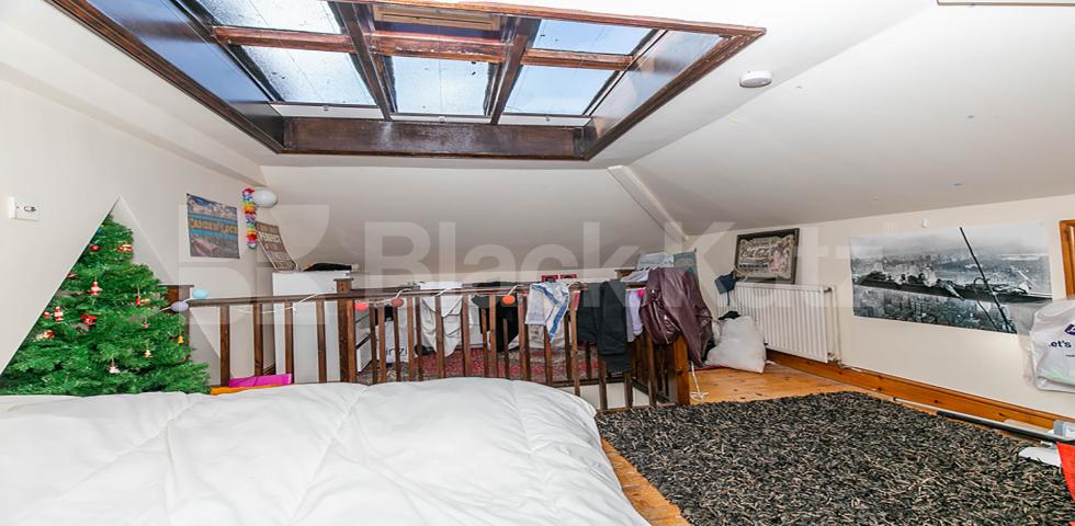 			2 Bedroom, 1 bath, 1 reception Apartment			 Hartham Road, HILLMARTON CONSERVATION AREA